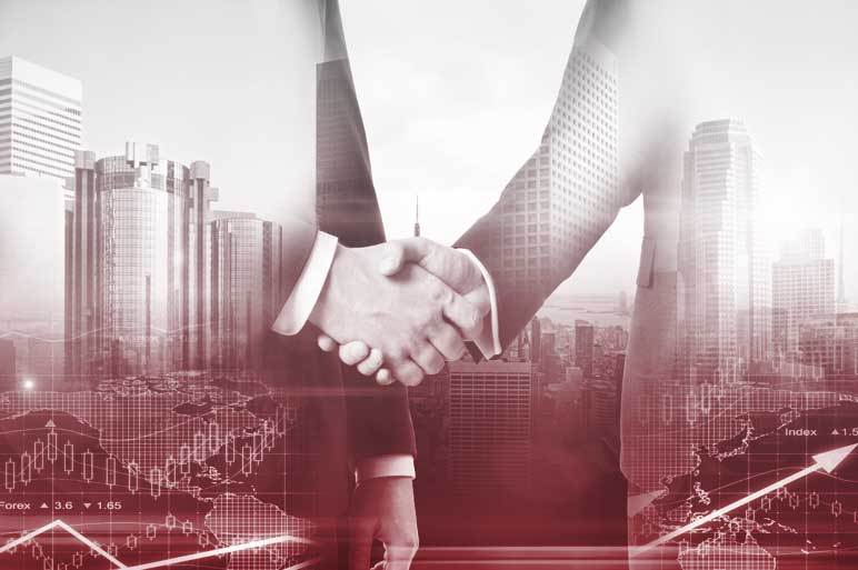 Bildmontage: Handschlag von zwei Geschäftspartnern, im Hintergrund eine Stadt